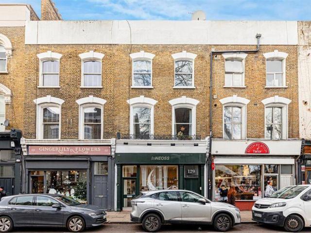 Flat for sale in Highbury, Greater London