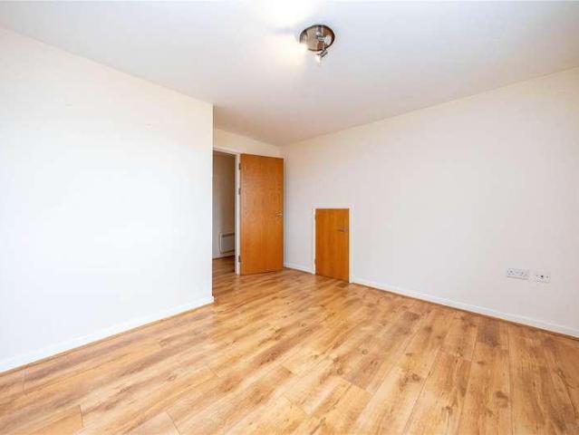 Flat for sale in Parkwood, Midway