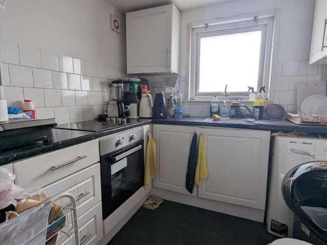 Flat for sale in Mill Hill, Greater London