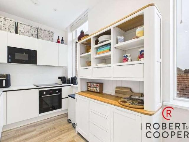 Flat for sale in London Borough of Hillingdon, Greater London