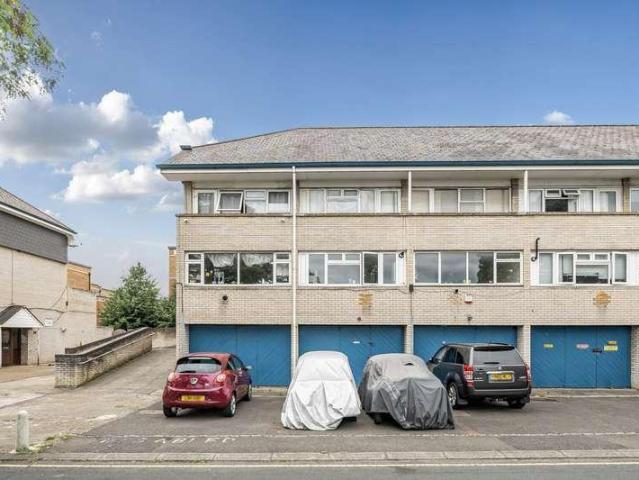Flat for sale in Ruislip, London Borough of Hillingdon