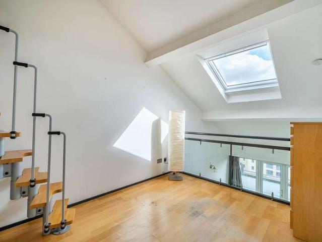 Flat for sale in Old Ford, Bow