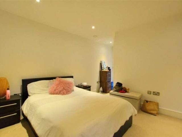 Flat for sale in Greenwich Town Centre, Greater London