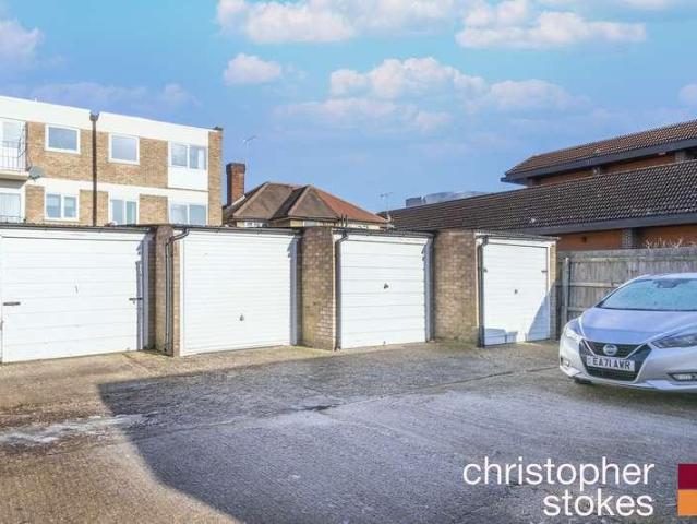 Flat for sale in Broxbourne, Hertfordshire