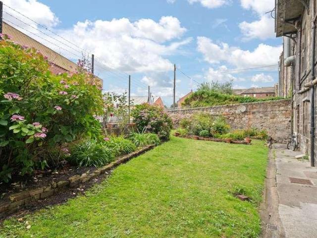 Flat for sale in Bonnington, Scotland