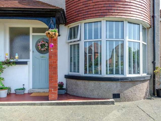 Flat for sale in Llandudno, Wales