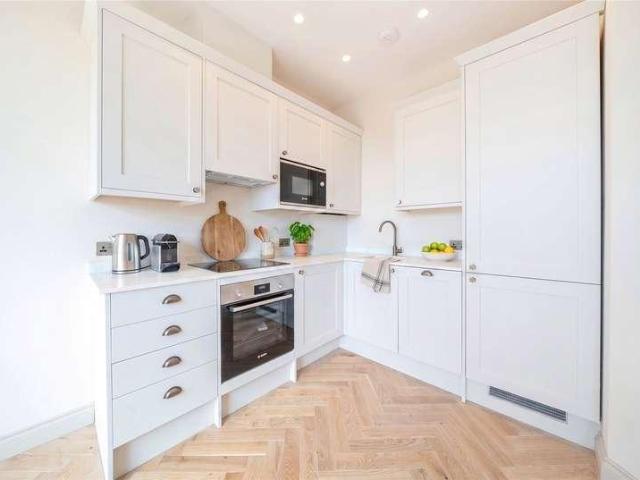 Flat for sale in London Borough of Ealing, Greater London