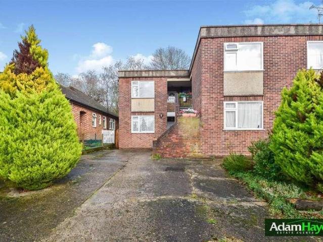 Flat for sale in West Finchley, Greater London