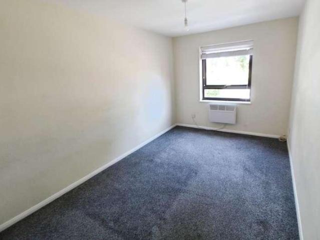 Flat for sale in Slough