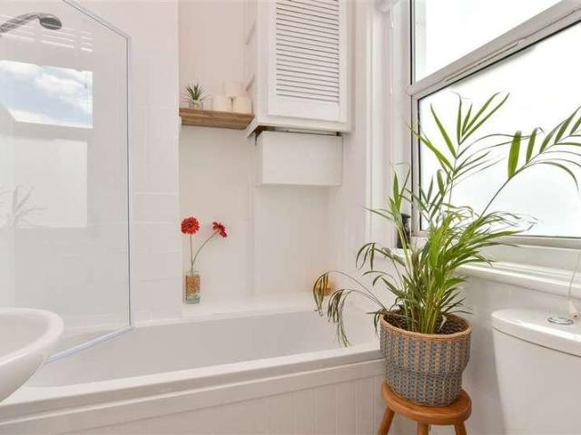 Flat for sale in Round Hill, Brighton & Hove