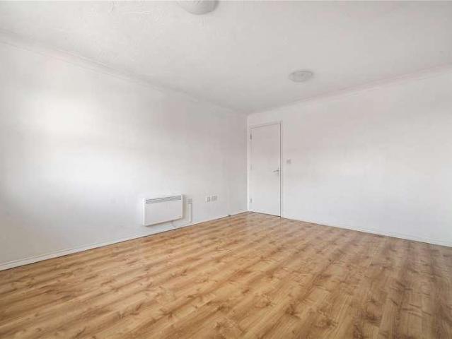 Flat for sale in Chalvey, Slough
