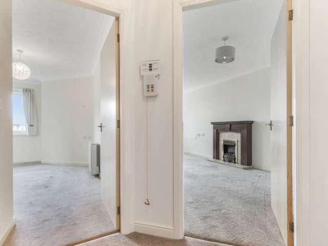 Flat for sale in Whitehaugh, Glenburn