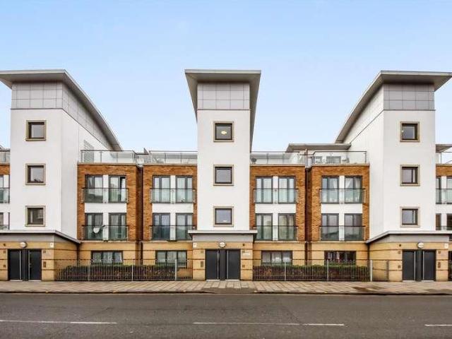 Flat for sale in Harlesden, Greater London