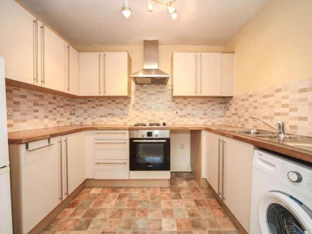 Flat for sale in Dunstable, Bedfordshire