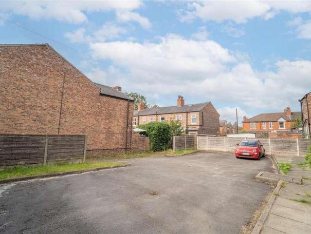 Flat for sale in Georgia, Greater Manchester