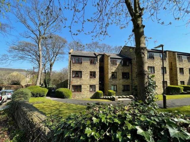 Flat for sale in Huddersfield, West Yorkshire