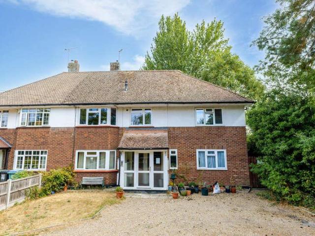 Flat for sale in North Watford, Hertfordshire