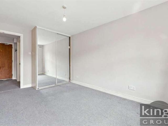 Flat for sale in Broxbourne, Hertfordshire