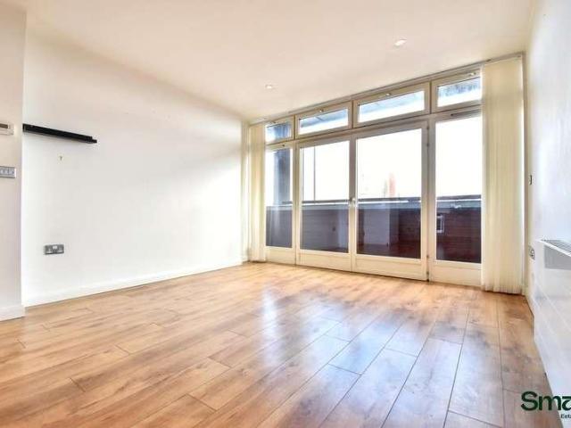 Flat for sale in Watergate, Devon