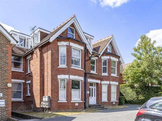Flat for sale in Perryfields, West Sussex