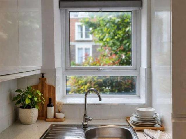 Flat for sale in Kilburn, Greater London