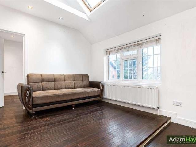 Flat for sale in North Finchley, Greater London