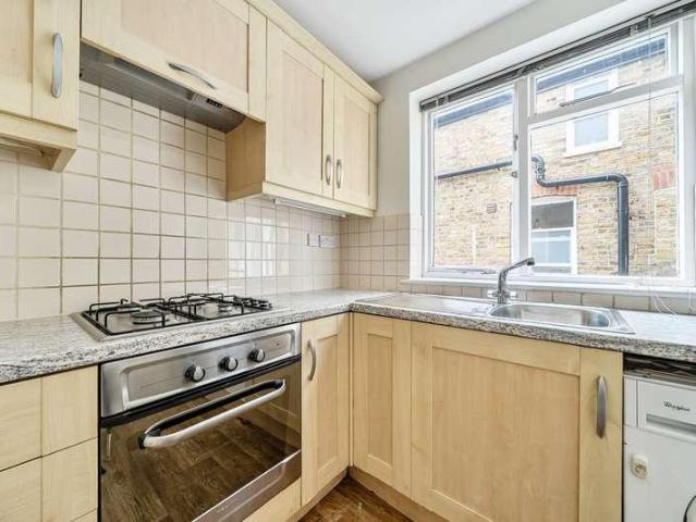 Flat for sale in North Sheen, Greater London