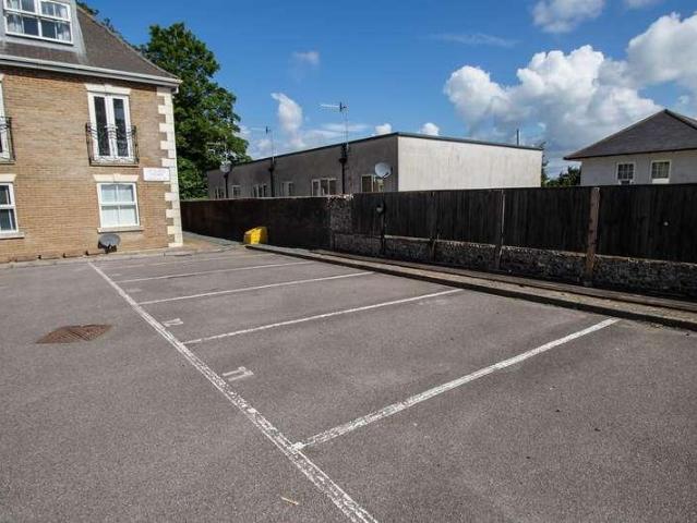Flat for sale in Mount Pleasant, Iford