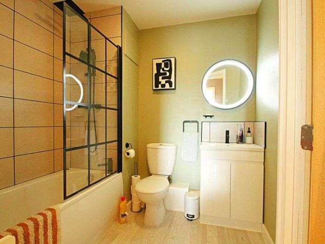 Flat for sale in New Bilton, Warwickshire