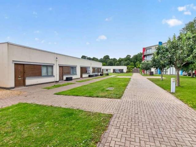 Flat for sale in Barry, Wales