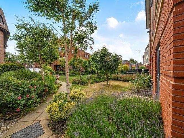 Flat for sale in Enborne, West Berkshire