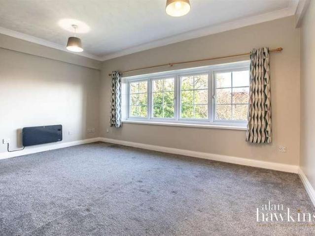 Flat for sale in Vastern, Wiltshire