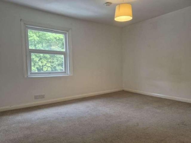 Flat for sale in Southborough, Sandown Park