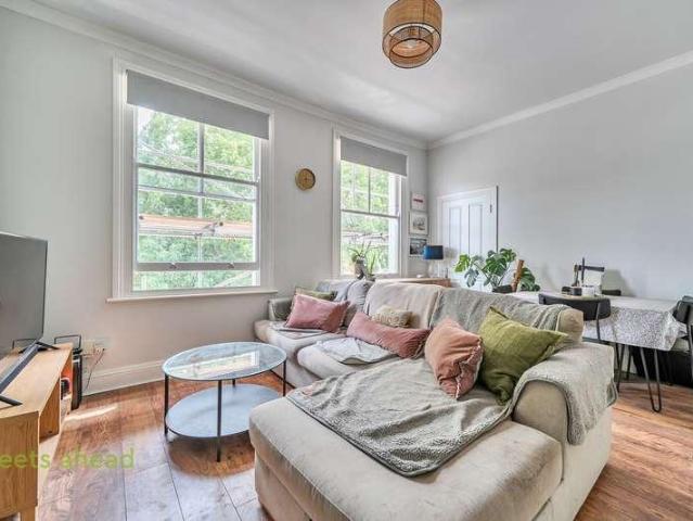 Flat for sale in London Borough of Croydon, Upper Norwood