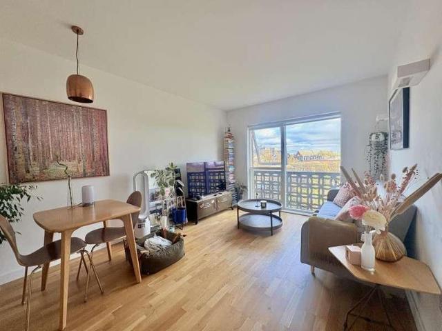 Flat for sale in London Borough of Ealing, Greater London