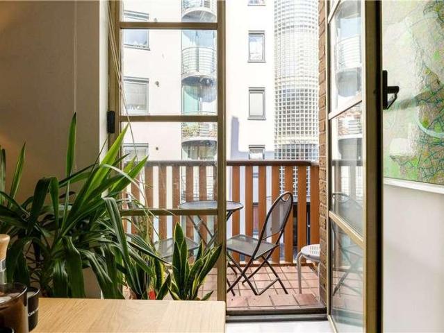 Flat for sale in Bermondsey, Greater London