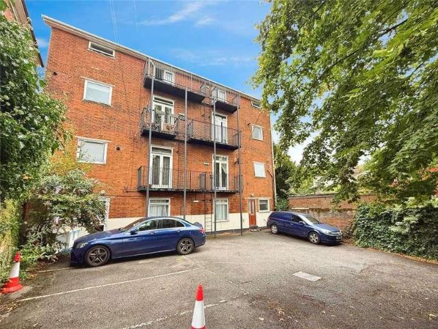 Flat for sale in Key Street, Suffolk