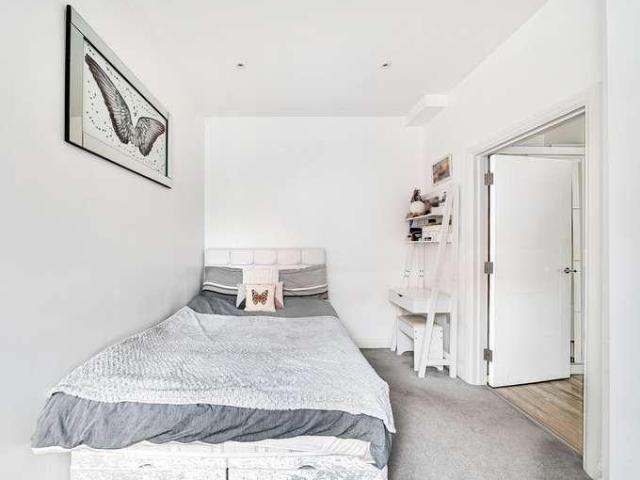 Flat for sale in Little Stanmore, Greater London