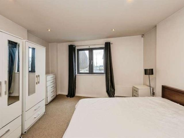 Flat for sale in SA1 Swansea Waterfront, Nangreaves