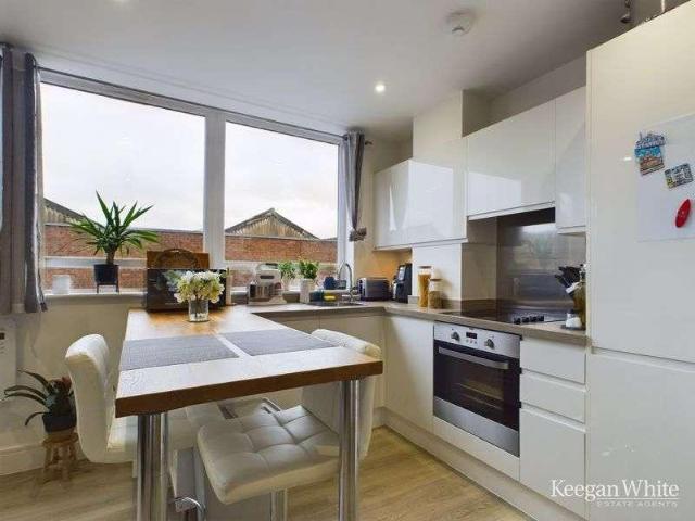 Flat for sale in Daws Hill, Cressex