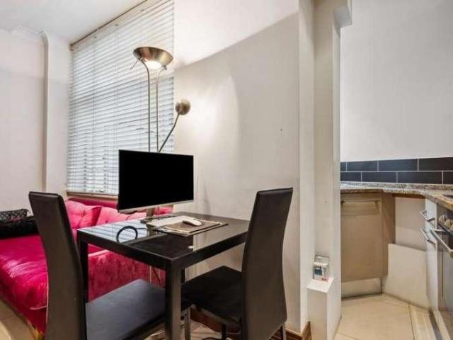 Flat for sale in Paddington, Greater London