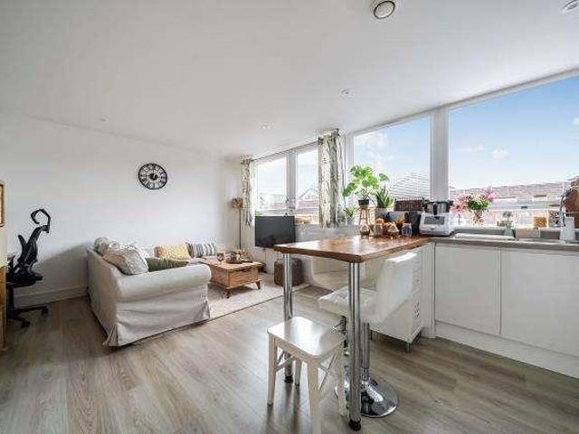 Flat for sale in Daws Hill, Cressex