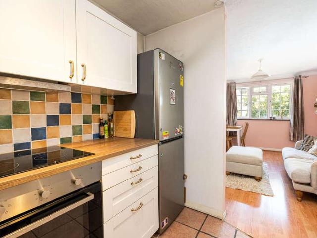 Flat for sale in Camberwell, Greater London