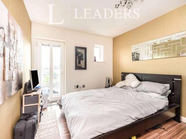 Flat for sale in Hough Green, Chester