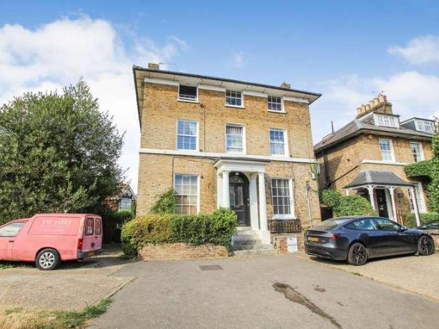 Flat for sale in Slough