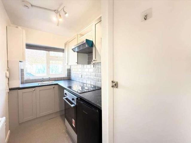 Flat for sale in Milton, Alton Barnes