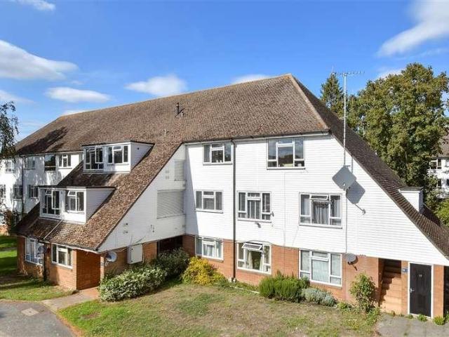 Flat for sale in Leatherhead, Mole Valley