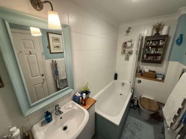 Flat for sale in Maida Hill, Greater London