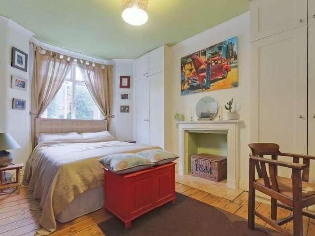 Flat for sale in Holloway, Lower Holloway