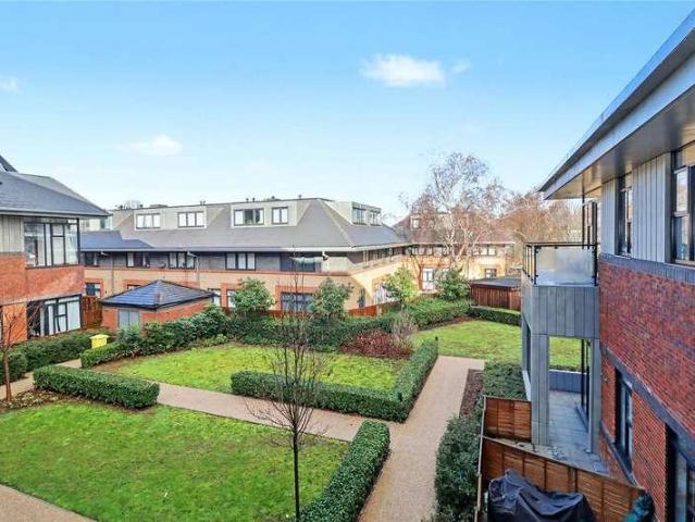 Flat for sale in Sheerwater, Woking